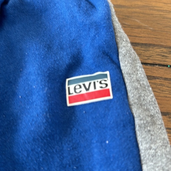 2 great Levi size 2T sweatsuits - Picture 7 of 11